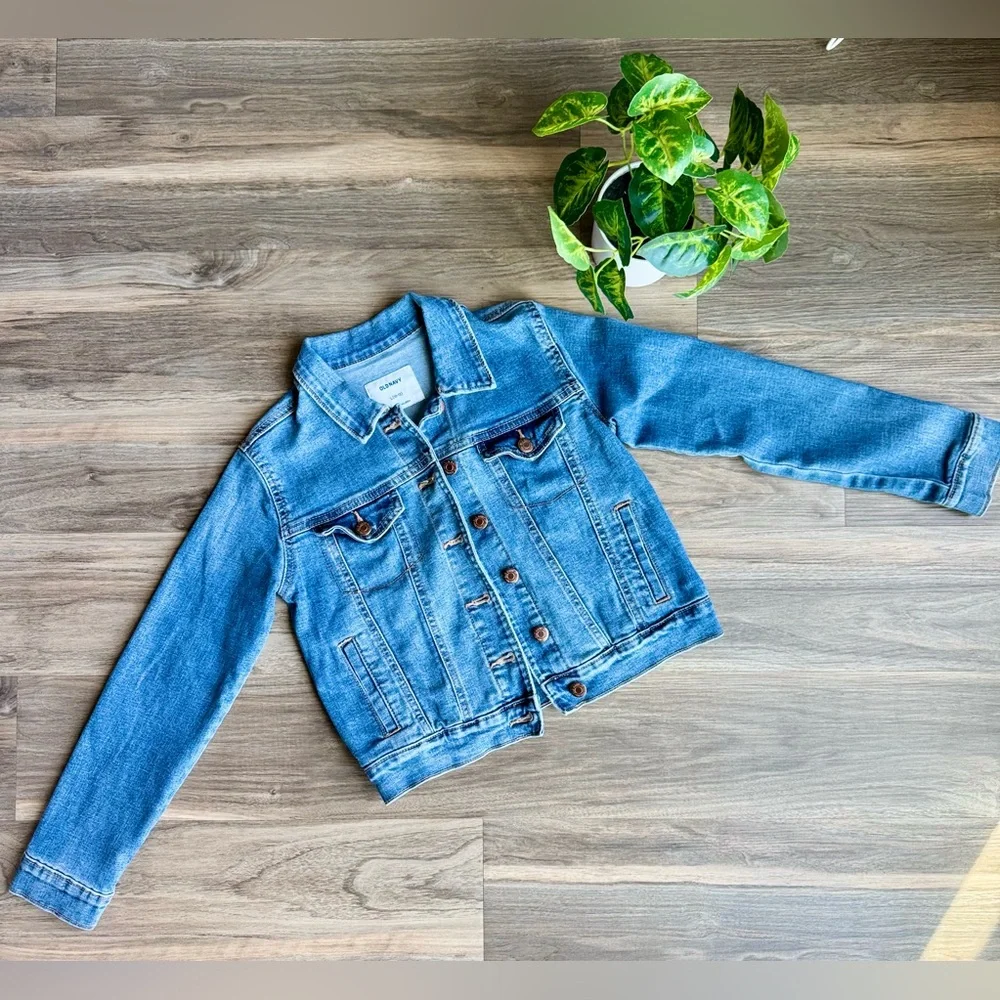 Old Navy Kids L(10–12) Medium Wash Denim Trucker Jacket Button-Front Jean Jacket